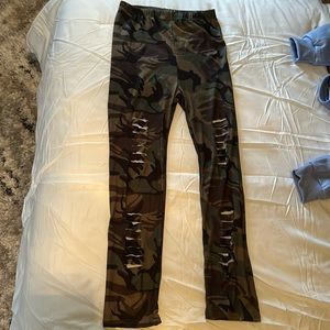 Camo ripped leggings size small NWOT